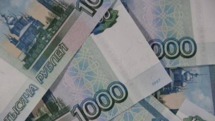 Russian Ruble Plunges, Breaks 100 Rubles Barrier